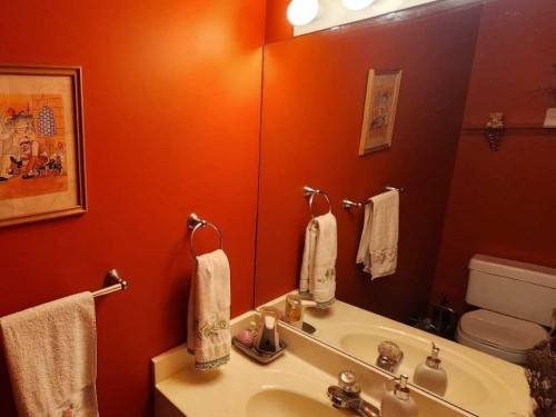 14954 Mt Mckenzie Drive Se, Calgary, AB - Indoor Photo Showing Bathroom