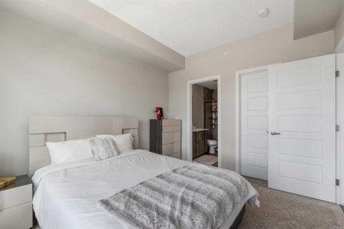 302-1605 17 Street Se, Calgary, AB - Indoor Photo Showing Bedroom