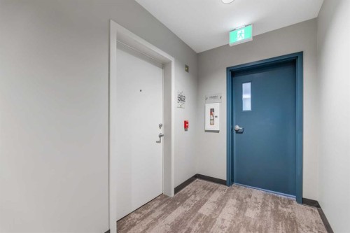 302-1605 17 Street Se, Calgary, AB - Indoor Photo Showing Other Room