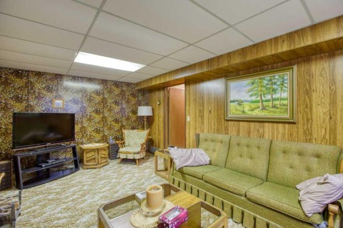 307 Silverthorn Way Nw, Calgary, AB - Indoor