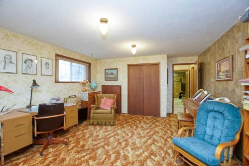 307 Silverthorn Way Nw, Calgary, AB - Indoor