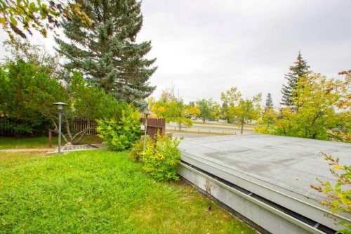 307 Silverthorn Way Nw, Calgary, AB - Outdoor