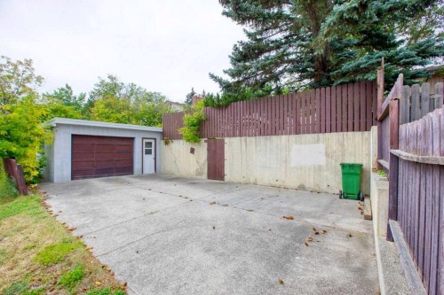 307 Silverthorn Way Nw, Calgary, AB - Outdoor