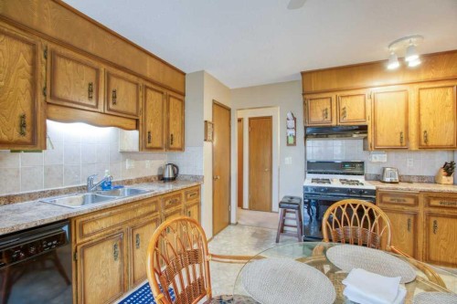 307 Silverthorn Way Nw, Calgary, AB - Indoor Photo Showing Other Room