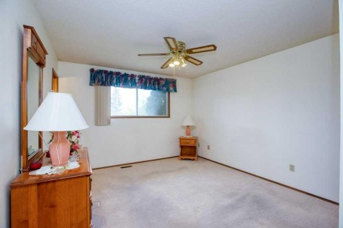 307 Silverthorn Way Nw, Calgary, AB - Indoor Photo Showing Other Room