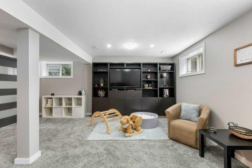 55 Macewan Drive Nw, Calgary, AB - Indoor