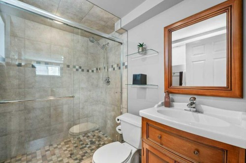 55 Macewan Drive Nw, Calgary, AB - Indoor Photo Showing Bathroom
