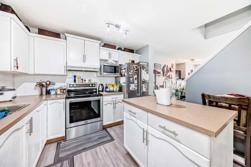 158 Bridleridge Circle Sw, Calgary, AB - Indoor Photo Showing Kitchen