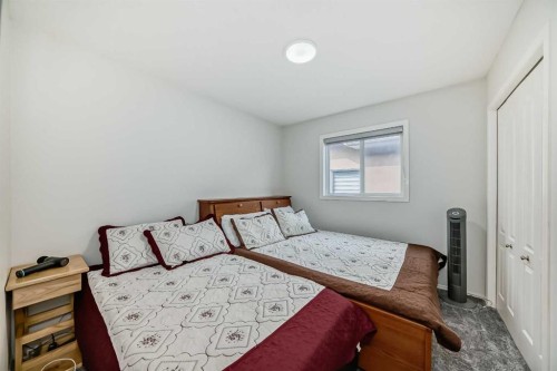 9 Saddlecrest Crescent Ne, Calgary, AB - Indoor Photo Showing Bedroom