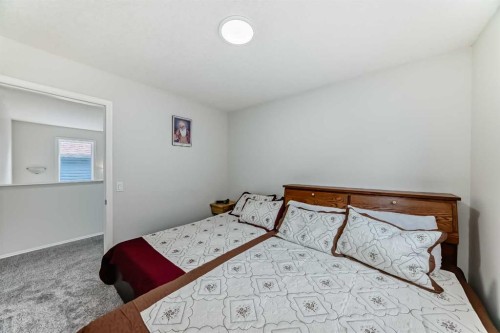 9 Saddlecrest Crescent Ne, Calgary, AB - Indoor Photo Showing Bedroom