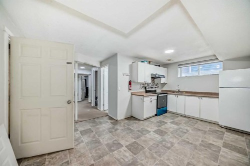 9 Saddlecrest Crescent Ne, Calgary, AB - Indoor Photo Showing Other Room