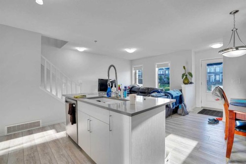 216 Windbury Lane Sw, Airdrie, AB - Indoor Photo Showing Kitchen
