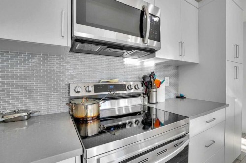 216 Windbury Lane Sw, Airdrie, AB - Indoor Photo Showing Kitchen
