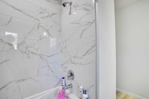 216 Windbury Lane Sw, Airdrie, AB - Indoor Photo Showing Bathroom