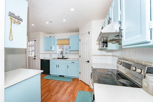 714 Martindale Boulevard Ne, Calgary, AB - Indoor Photo Showing Kitchen