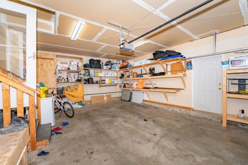 714 Martindale Boulevard Ne, Calgary, AB - Indoor Photo Showing Garage