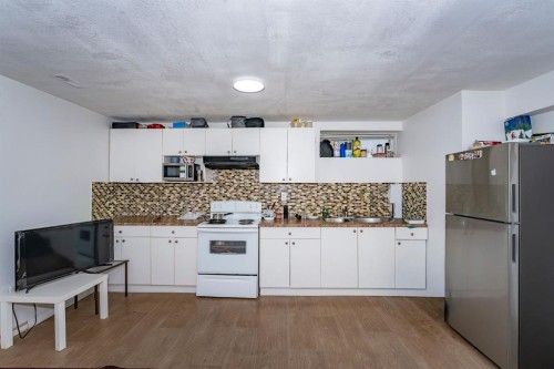 714 Martindale Boulevard Ne, Calgary, AB - Indoor Photo Showing Kitchen