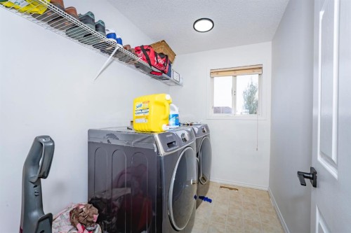 714 Martindale Boulevard Ne, Calgary, AB - Indoor Photo Showing Laundry Room