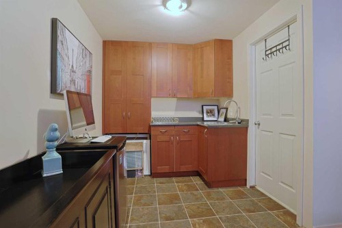 18 Citadel Vista Green Nw, Calgary, AB - Indoor Photo Showing Kitchen