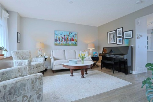 18 Citadel Vista Green Nw, Calgary, AB - Indoor Photo Showing Living Room
