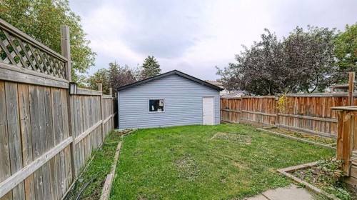 559 Abinger Road Ne, Calgary, AB - Outdoor