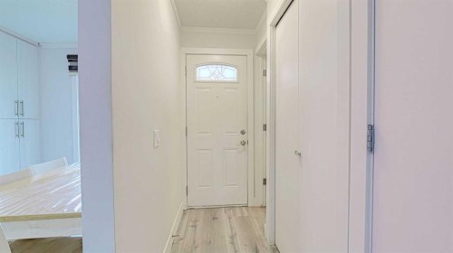 559 Abinger Road Ne, Calgary, AB - Indoor Photo Showing Other Room