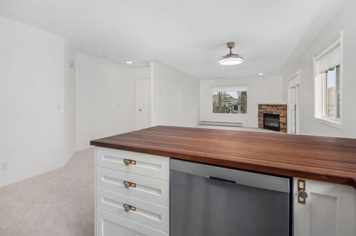 2205-7451 Springbank Boulevard Sw, Calgary, AB - Indoor Photo Showing Other Room