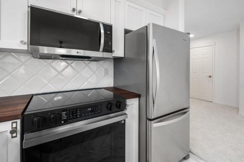 2205-7451 Springbank Boulevard Sw, Calgary, AB - Indoor Photo Showing Kitchen
