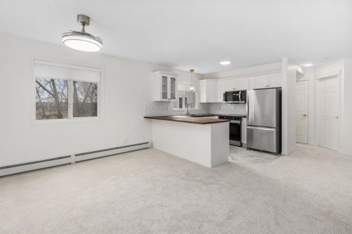 2205-7451 Springbank Boulevard Sw, Calgary, AB - Indoor Photo Showing Kitchen