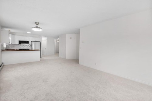 2205-7451 Springbank Boulevard Sw, Calgary, AB - Indoor Photo Showing Kitchen