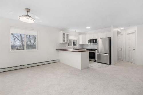 2205-7451 Springbank Boulevard Sw, Calgary, AB - Indoor Photo Showing Kitchen