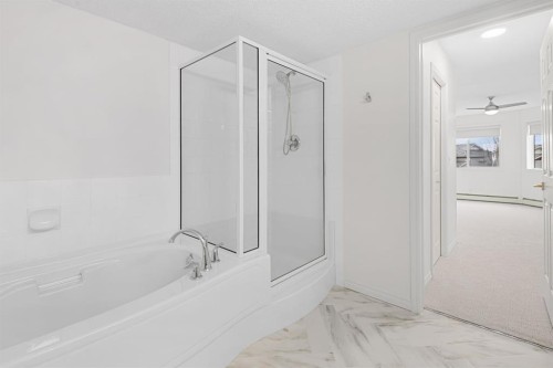 2205-7451 Springbank Boulevard Sw, Calgary, AB - Indoor Photo Showing Bathroom