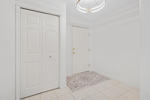 2205-7451 Springbank Boulevard Sw, Calgary, AB - Indoor Photo Showing Other Room