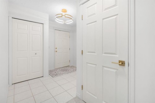 2205-7451 Springbank Boulevard Sw, Calgary, AB - Indoor Photo Showing Other Room