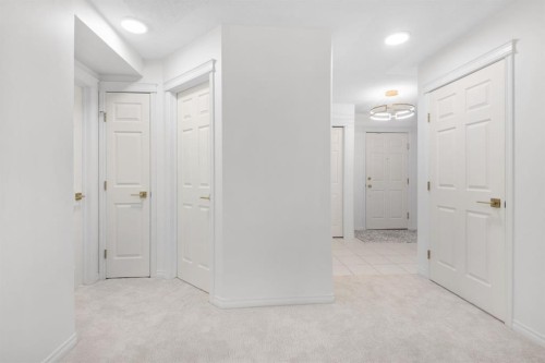 2205-7451 Springbank Boulevard Sw, Calgary, AB - Indoor Photo Showing Other Room