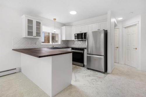 2205-7451 Springbank Boulevard Sw, Calgary, AB - Indoor Photo Showing Kitchen