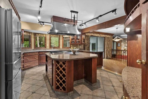 1521 92 Avenue Sw, Calgary, AB - Indoor Photo Showing Other Room