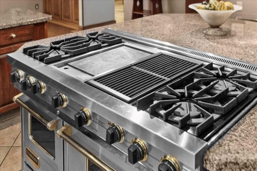 1521 92 Avenue Sw, Calgary, AB - Indoor Photo Showing Kitchen