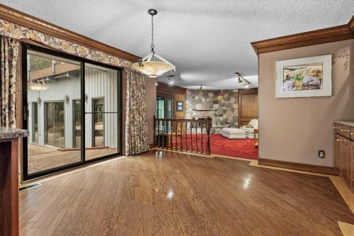 1521 92 Avenue Sw, Calgary, AB - Indoor Photo Showing Other Room