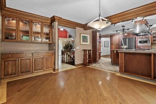 1521 92 Avenue Sw, Calgary, AB - Indoor