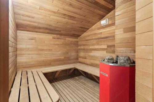 1521 92 Avenue Sw, Calgary, AB - Indoor Photo Showing Other Room