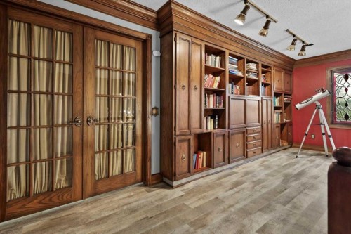 1521 92 Avenue Sw, Calgary, AB - Indoor Photo Showing Other Room