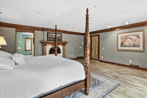 1521 92 Avenue Sw, Calgary, AB - Indoor Photo Showing Bedroom