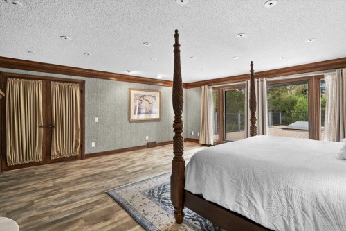 1521 92 Avenue Sw, Calgary, AB - Indoor Photo Showing Bedroom