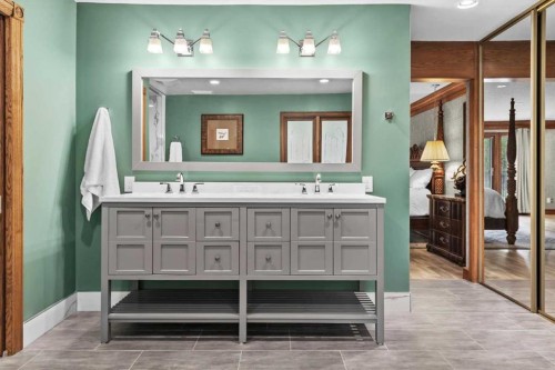 1521 92 Avenue Sw, Calgary, AB - Indoor Photo Showing Bathroom