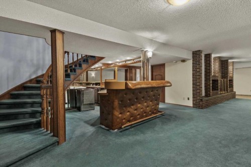 1521 92 Avenue Sw, Calgary, AB - Indoor Photo Showing Other Room