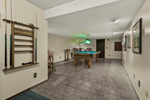 1521 92 Avenue Sw, Calgary, AB - Indoor Photo Showing Other Room