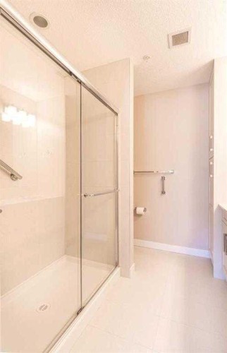 217-30 Walgrove Walk Se, Calgary, AB - Indoor Photo Showing Bathroom