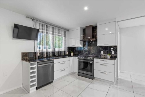 343 Queen Tamara Way Se, Calgary, AB - Indoor Photo Showing Kitchen With Upgraded Kitchen