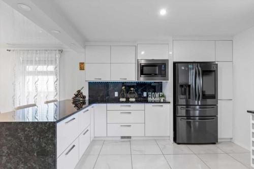 343 Queen Tamara Way Se, Calgary, AB - Indoor Photo Showing Kitchen With Upgraded Kitchen